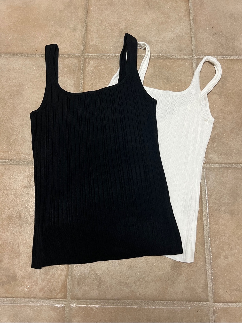 2 banana republic Ribbed Tank Tops - Women